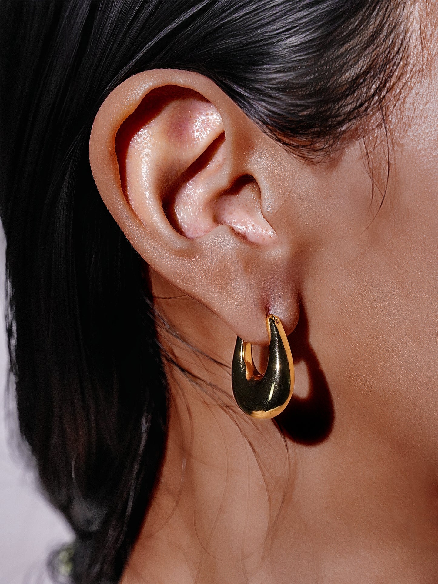 14K Gold Planted U-Shaped Chunky Hoop Huggie Earrings-02